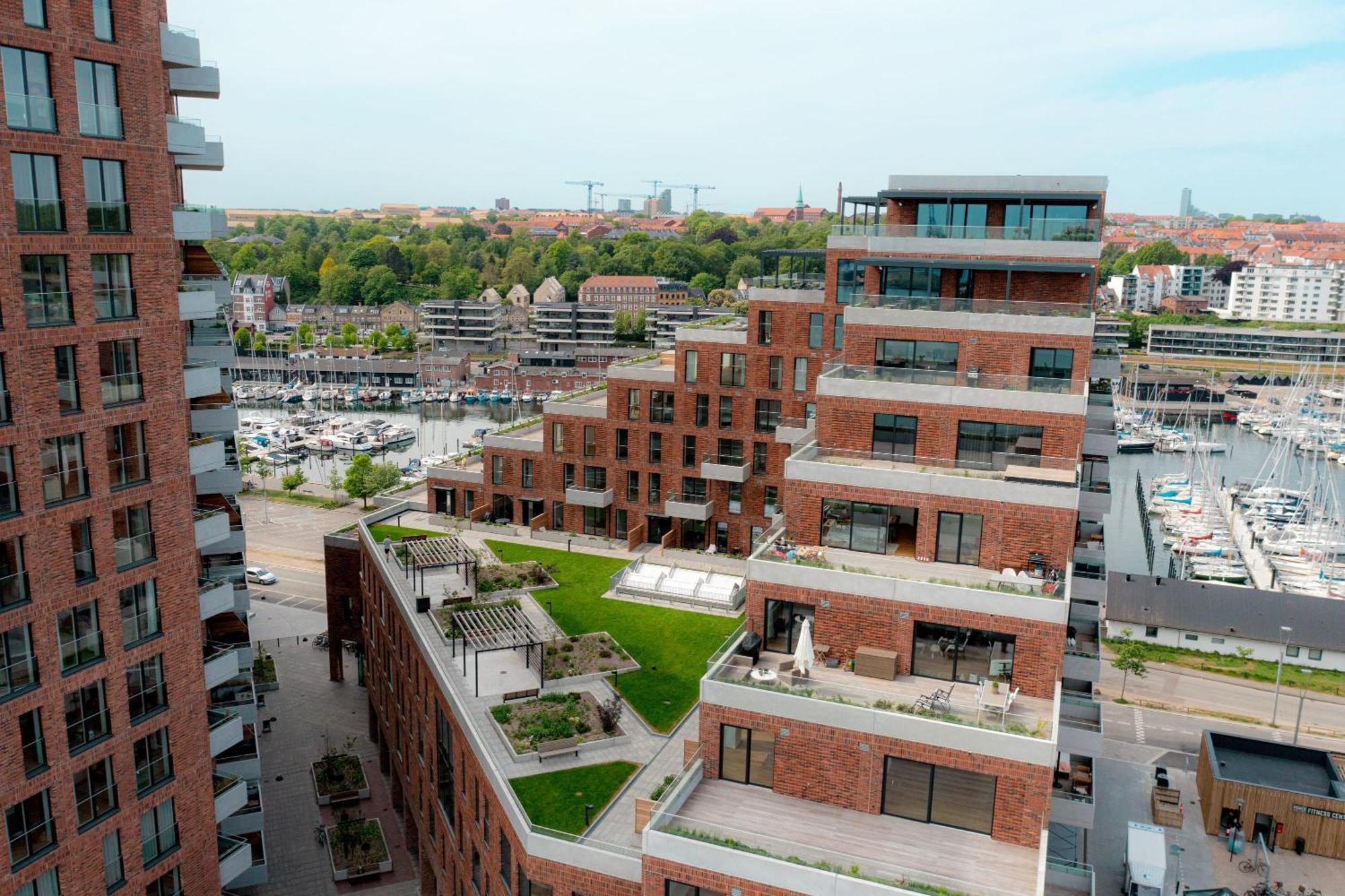 Spacious Waterfront With Marina And Sea View Apartament Århus