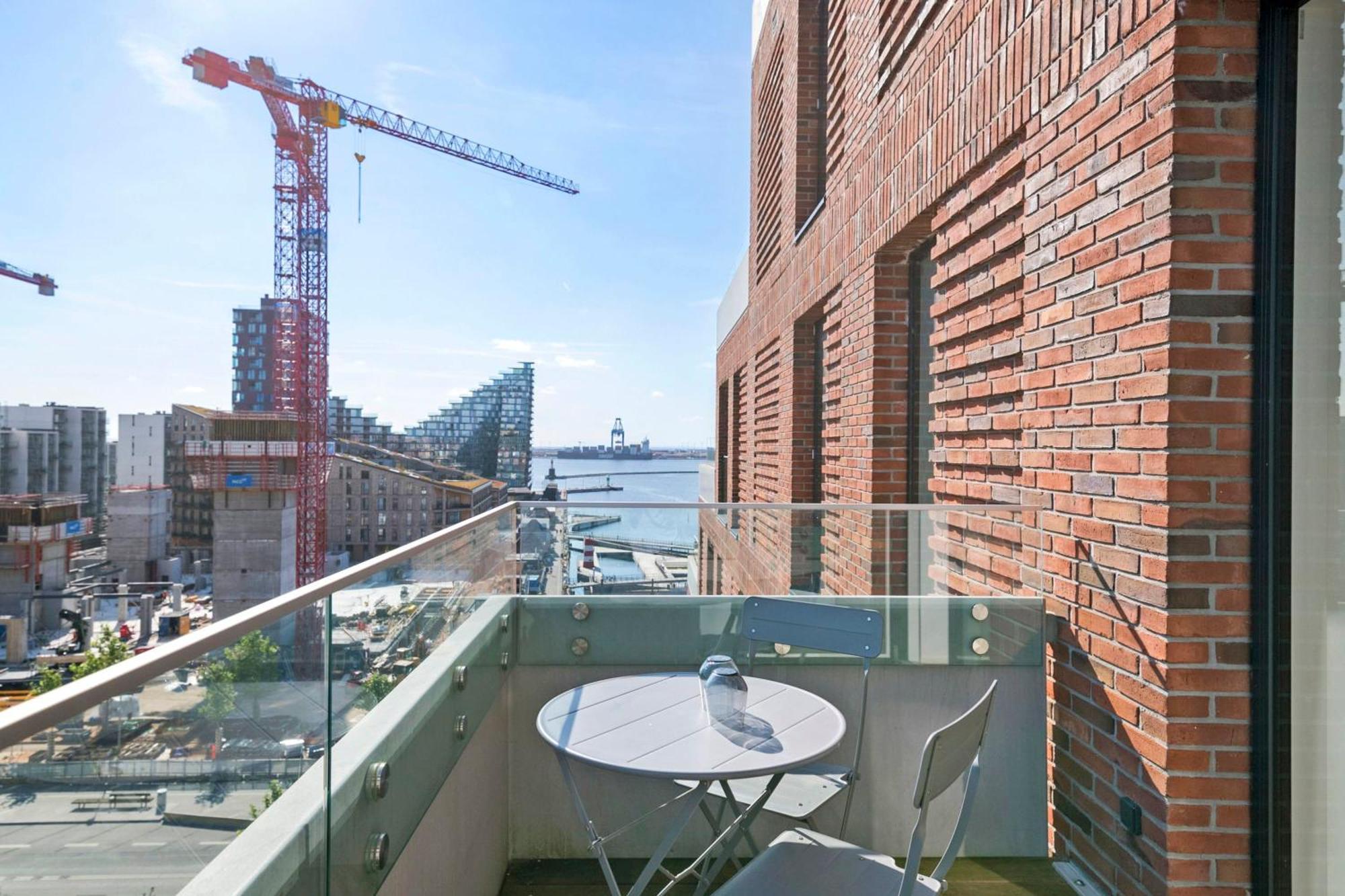 Spacious Waterfront With Marina And Sea View Århus