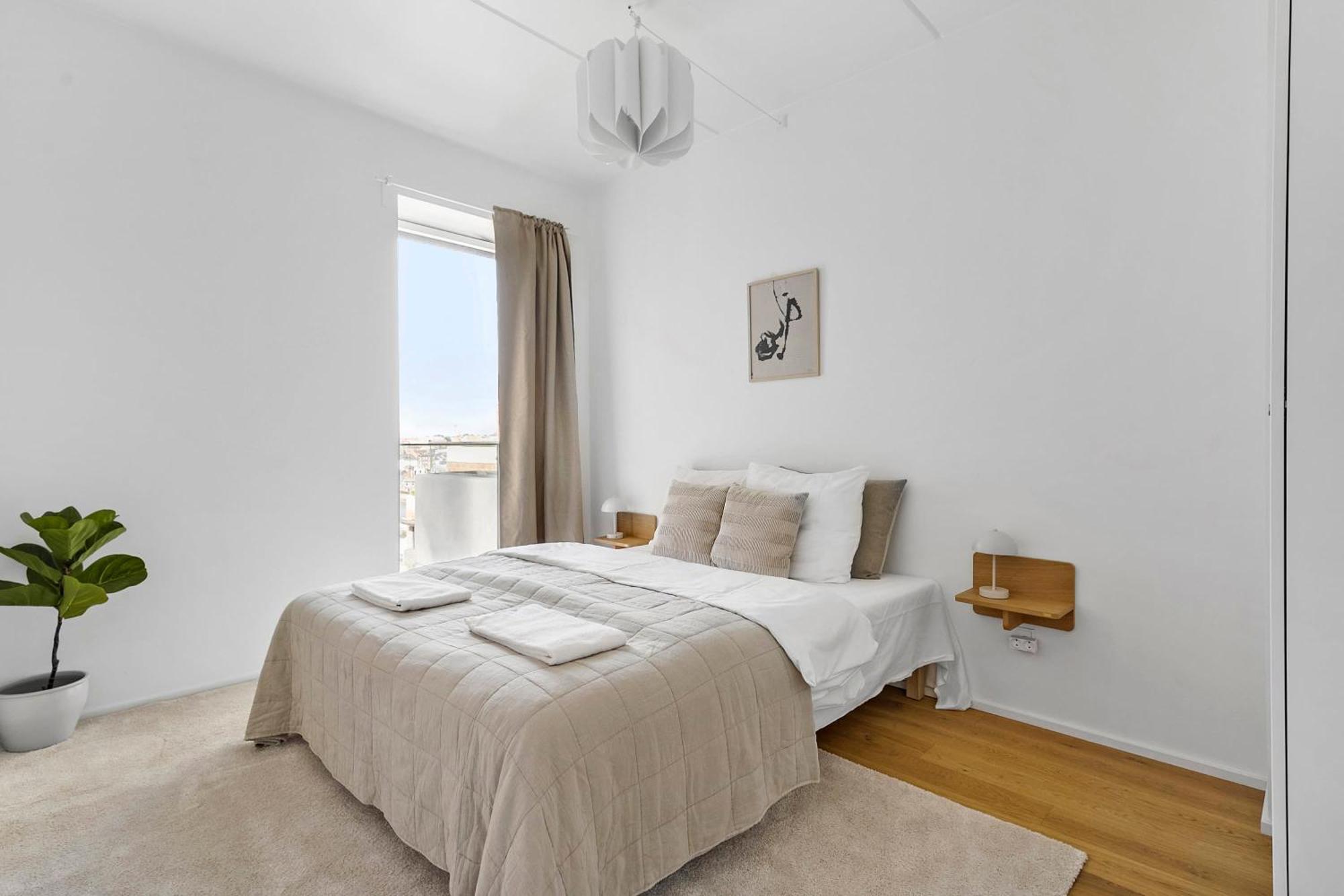 Spacious Waterfront With Marina And Sea View Apartament